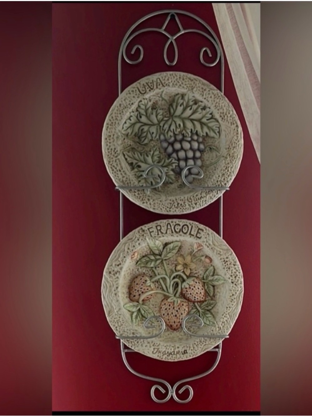 Vintage Decorative Wall Plaques Set with wall stand - Grapes & Strawberries